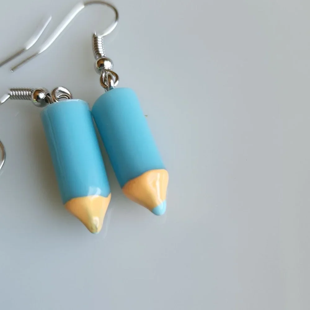Set of 2 blue & green colored‎ pencil novelty earrings